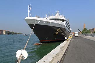 L'AUSTRAL at San Basilio pier