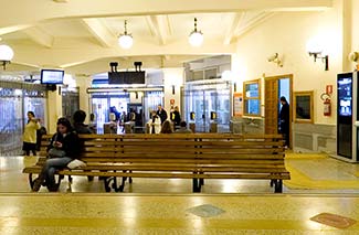 Waiting room of Augusteo Station - Funicolare Centrale Napoli