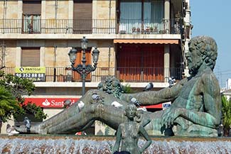 Bronze statue in central Valencia