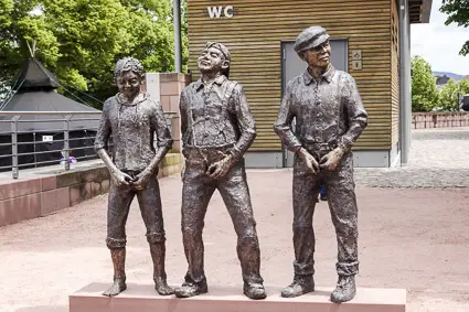 Statue of boys urinating in Miltenberg, Germany