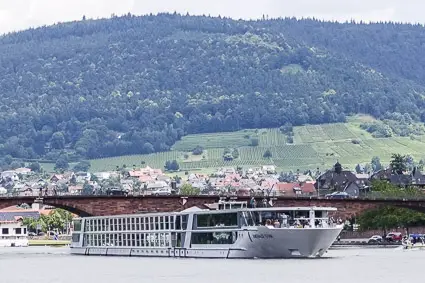 EMERALD STAR arrives in Miltenberg, Germany