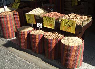 Kemeralti Bazaar nut vendor