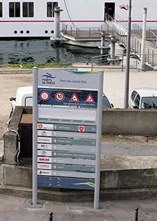 Port de Javel Bas sign in Paris