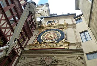 Gros-Horloge and cherry picker, Rouen