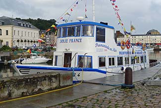 Excursion boat in Honfleur