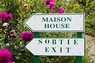 Sign in Giverny gardens
