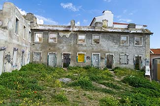 Abandoned building in Alfalma