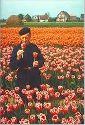 http://europeforvisitors.com/europe/images/plan_netherlands_tulips_grower_inspecting_bulbs_v.jpg