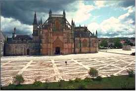 Portugal tourism Portuguese travel tourist information accommodations hotels self-catering apartments villas Algarve Bussaco Bucaco Batalha Lisbon maps CP railroad trains