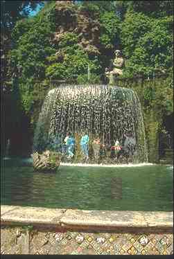 Oval Fountain at the Villa dell'este in Rome