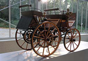 Gottlieb Daimler-Wilhelm Mayback motorized carriage of 1886
