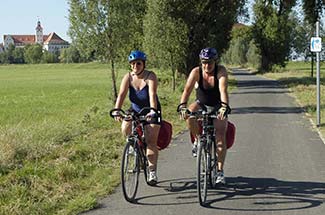 Bicyclists on Elbe bike trail
