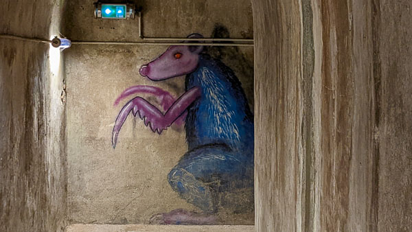 Rat mural in Muse des gouts de Paris.
