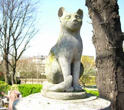 Cat monument at Le Cimetire des Chiens