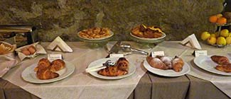 Hotel de La Ville Civitavecchia breakfast pastries