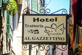 Hotel Al Gazzettino sign