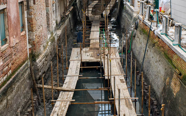 Canal maintenance photo, Venice