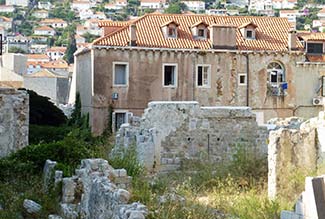 Rubble behind house in Dubrovnik