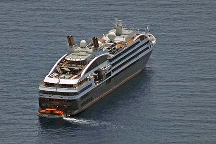 L'Austral in bay of Dubrovnik