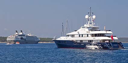 L'Austral and yacht