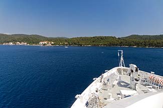 L'AUSTRAL arrives at Pomena, Mljet, Croatia