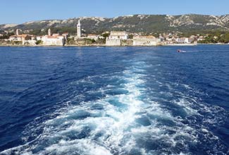 L'AUSTRAL ship's wake