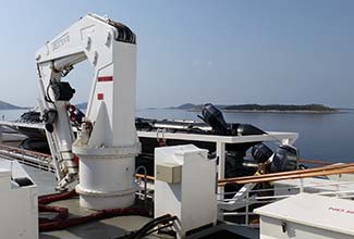 Davits for launching Zodiacs on L'Austral