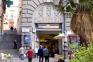 Funicolare Centrale Naples - entrance