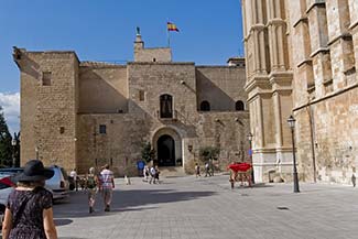 Palacio Real de La Almudaina and Palma Cathedral