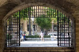 Palacio de la Almudaina entrance