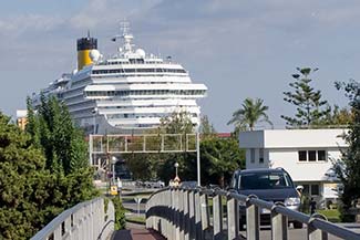 Footbridge to Palma de Mallorca cruise terminal