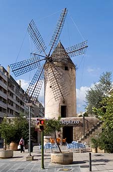 Pizza parlor in windmill - Palma de Mallorca