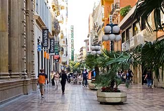 Pedestrian shopping street in Valencia