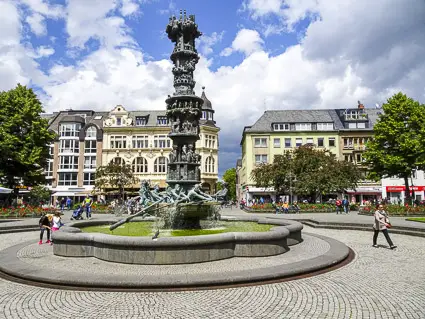 Görresplatz, Koblenz with Historiensaeule
