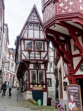 "Pointed House," Bernkastel