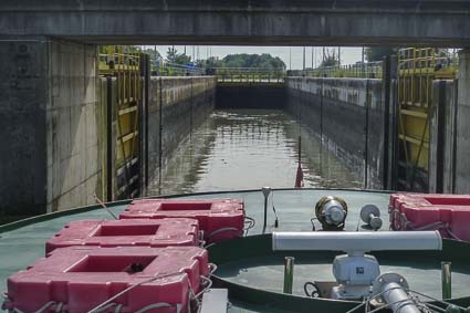Entering lock on Canal Bianco