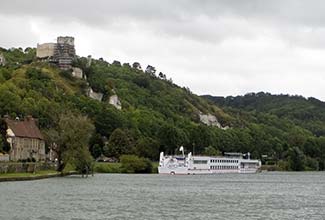 VIKING PRIDE and Chateau Gaillard in Les Andelys