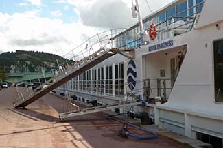 RIVER BARONESS at high tide in Rouen