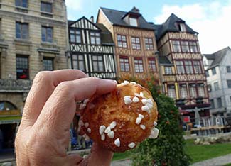 Chouette pastry in Rouen