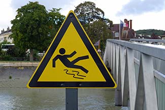 Warning sign in Caudebec-en-Caux