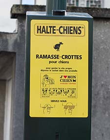 Dog-waste bags in Caudebec-en-Caux