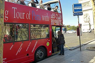 Les Cars Rouges tour bus in Paris