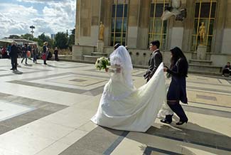 Wedding couple at Trocadero, Paris