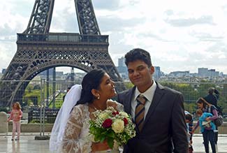 Wedding couple at Eiffel Tower