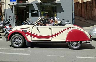 Citroen 2CV in Corsida