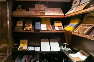 Connoisseurs Corner cigar humidorb