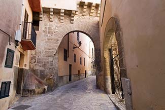 Street with archway in Palma de Mallorca