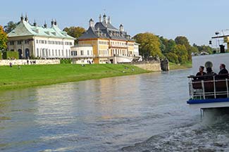 Arriving at Pillnitz by boat