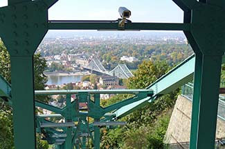 Schwebebahn guiderails