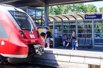 S-Bahn train in Erlangen Hauptbahnhof